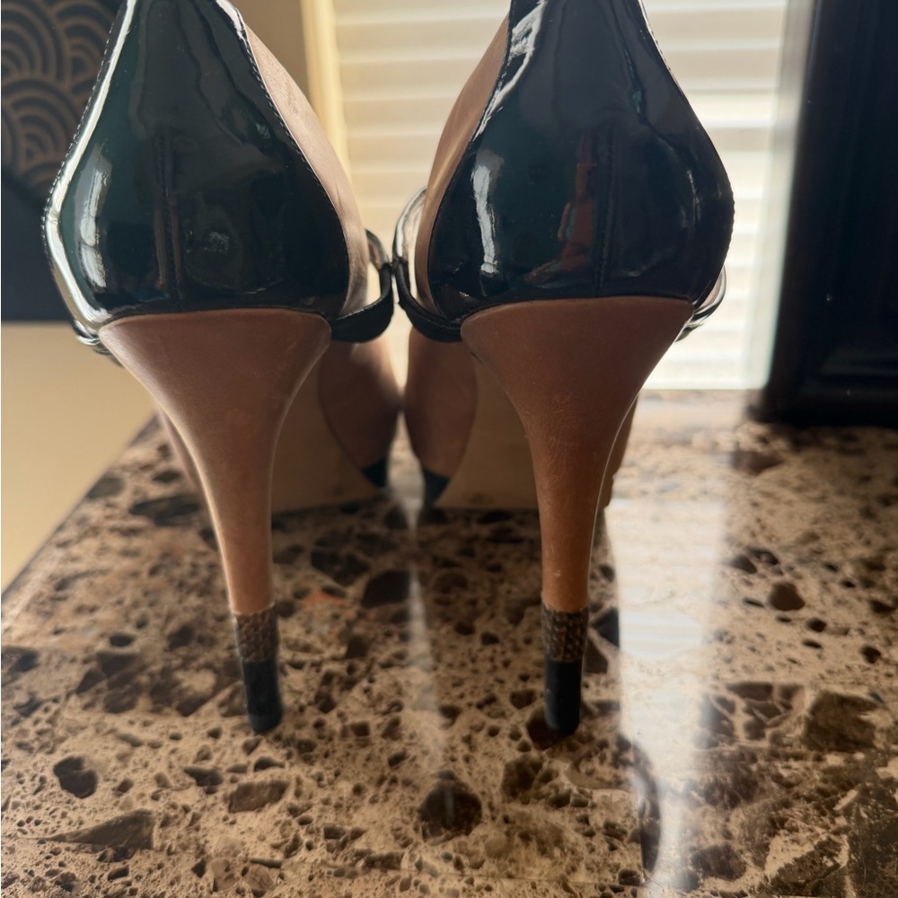 Jessica Simpson Tan and Black with Snakeskin detail Peep Toe Heels Never worn! - Picture 3 of 6